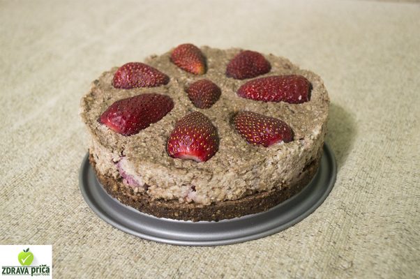 Raw torta sa jagodama